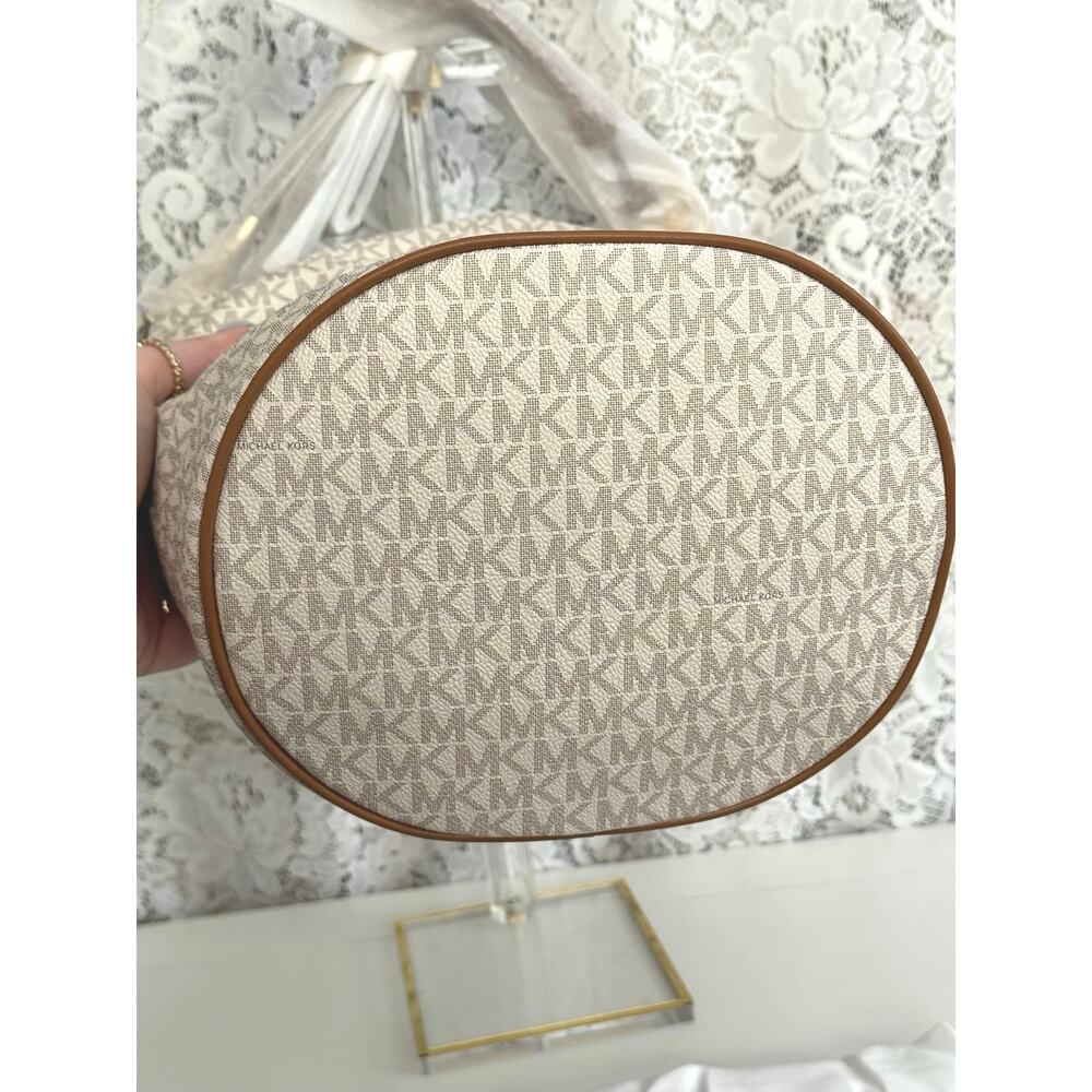 Michael Kors Brooke Medium Zip Bucket Messenger Bag Vanilla MK NWT - Picture 10 of 13